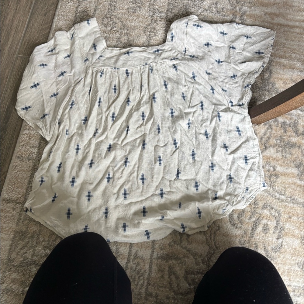 Women's White and Blue Patterned Top